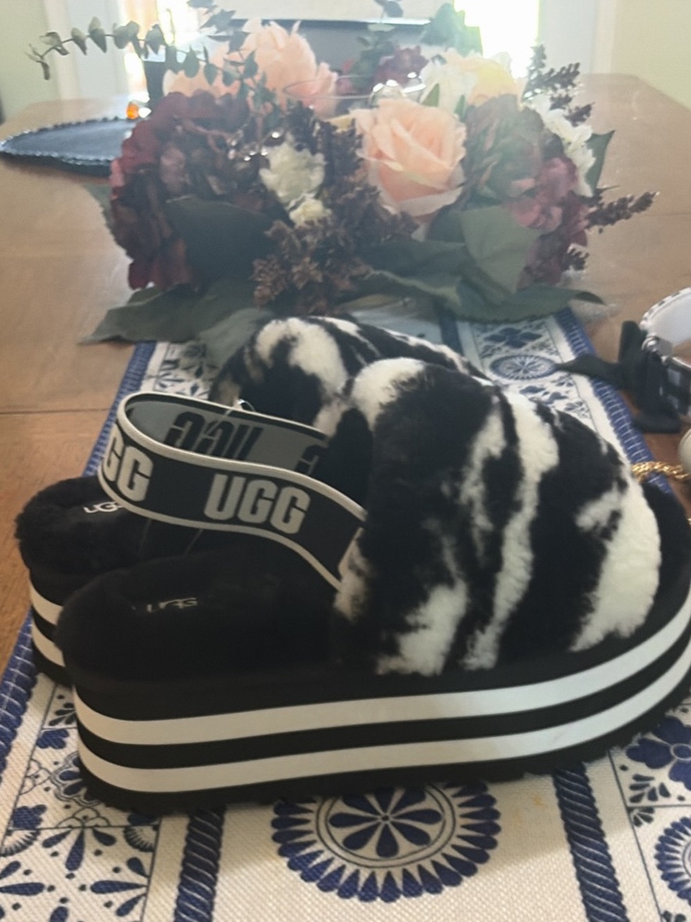 New UGG DISCO MARBLE SLIDE BLACK SANDALS - WOMEN'S